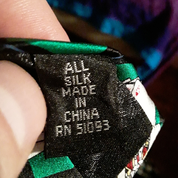 Tango Men's Silk Tie with Playing Cards of Texas Hold-Em Poker Hands - Picture 15 of 15